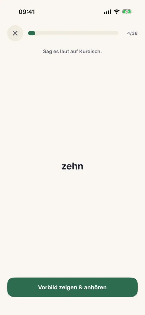 Die Sprechübung: ein deutsches Wort, der Knopf „Vorbild zeigen und anhören“ und die Möglichkeit, sich selbst aufzunehmen.
